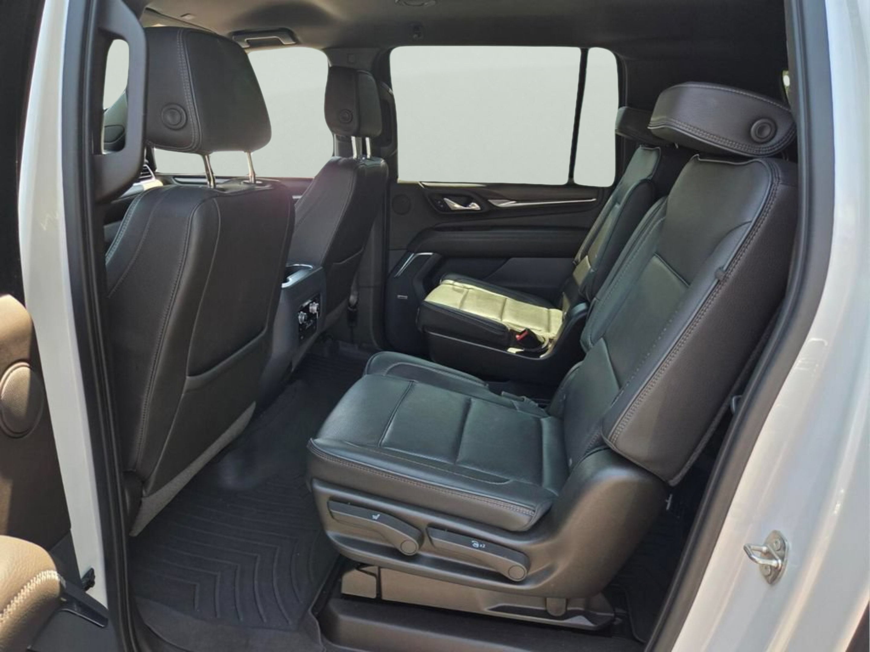 Used 2021 GMC Yukon XL Denali AWD/4WD image 12