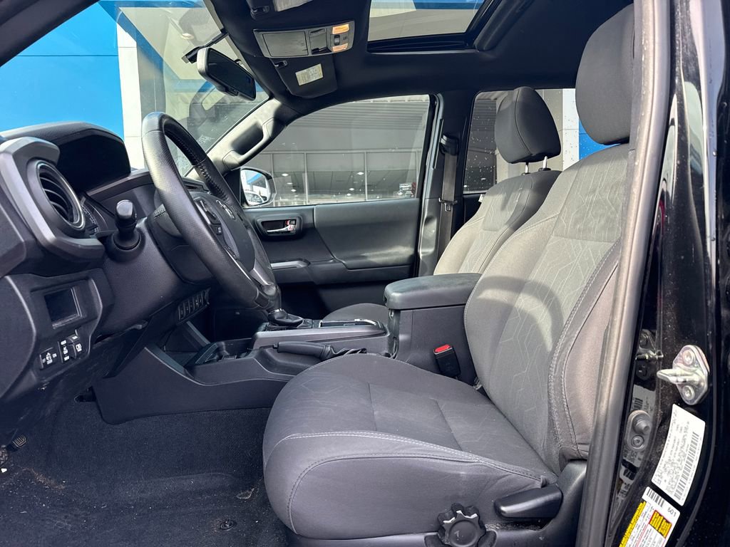 Used 2017 Toyota Tacoma TRD Sport image 11