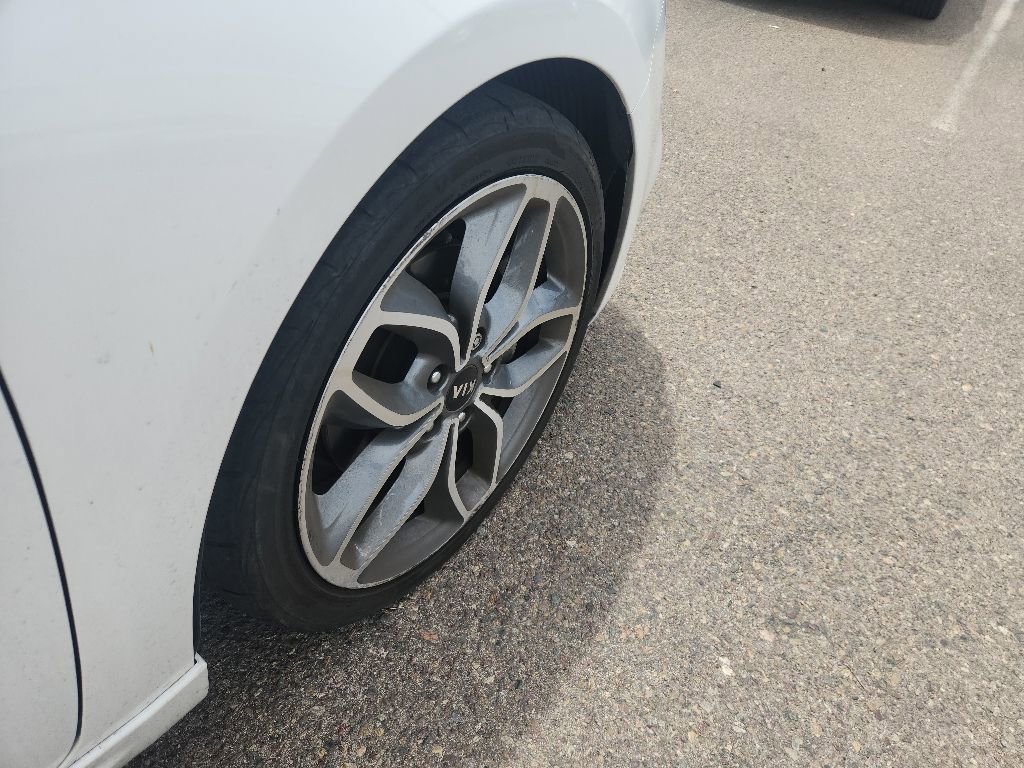 Used 2016 Kia Forte Koup SX FWD image 15