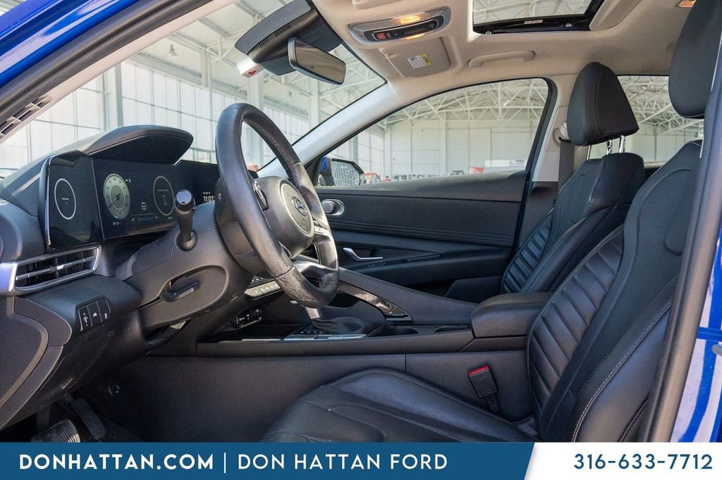 Used 2023 Hyundai Elantra Limited image 3