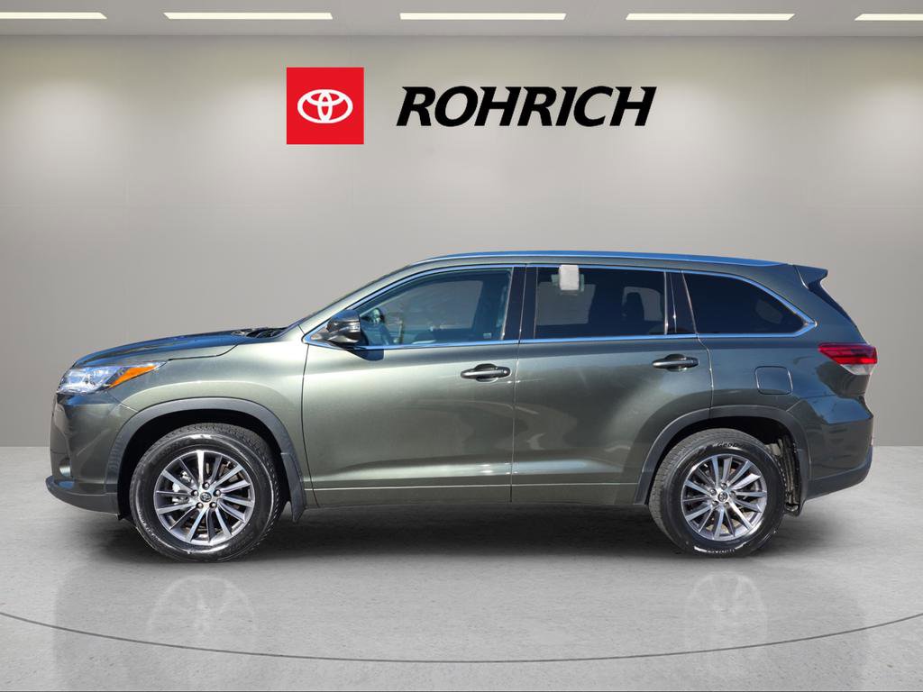 Used 2017 Toyota Highlander XLE w/ Carpet Mat Package AWD/4WD image 2