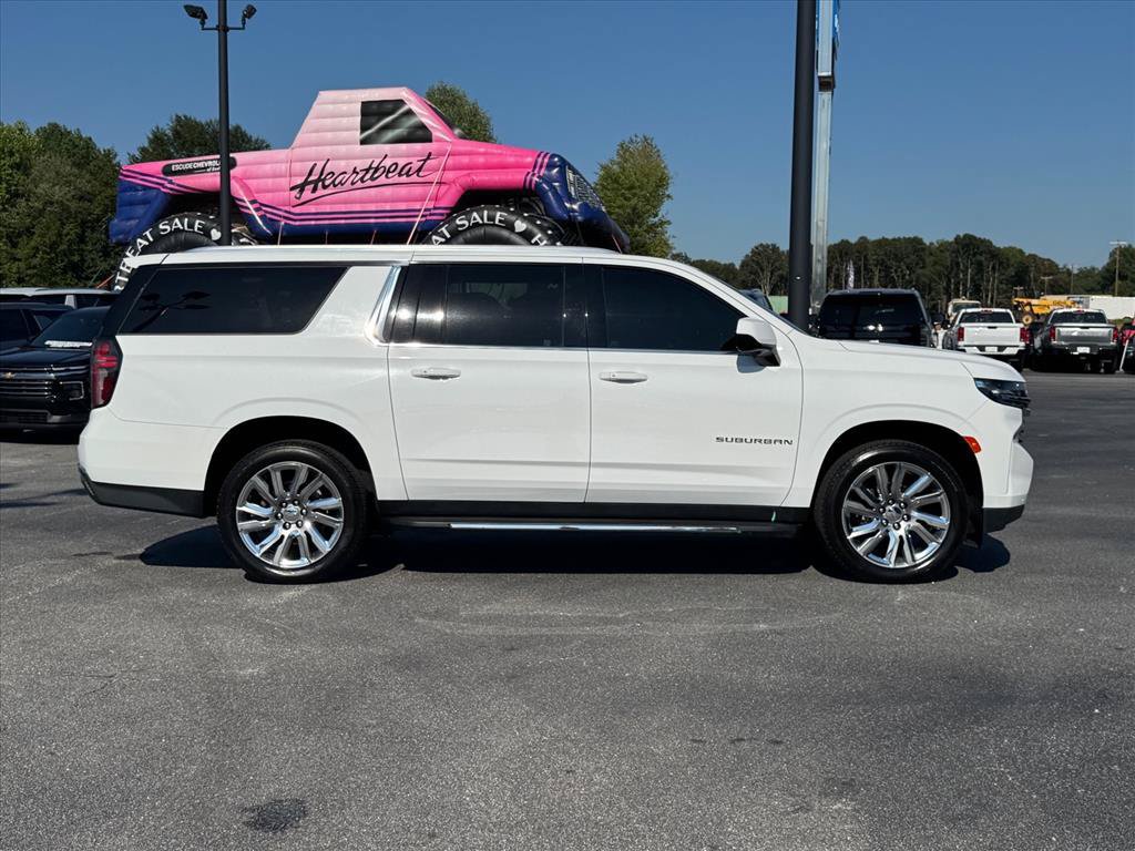 Used 2022 Chevrolet Suburban LT AWD/4WD image 2