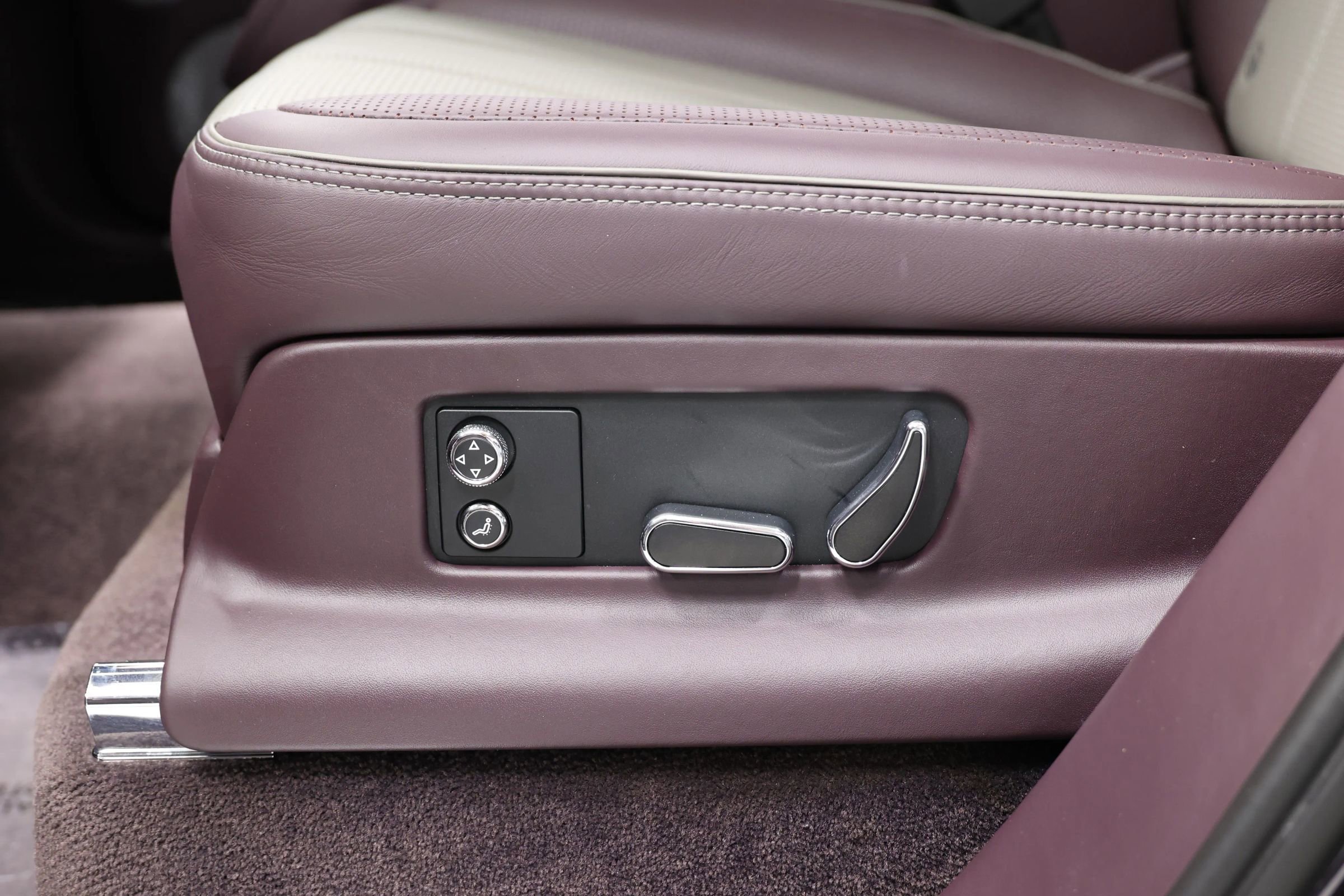 Used 2023 Bentley Bentayga Extended Wheelbase image 57