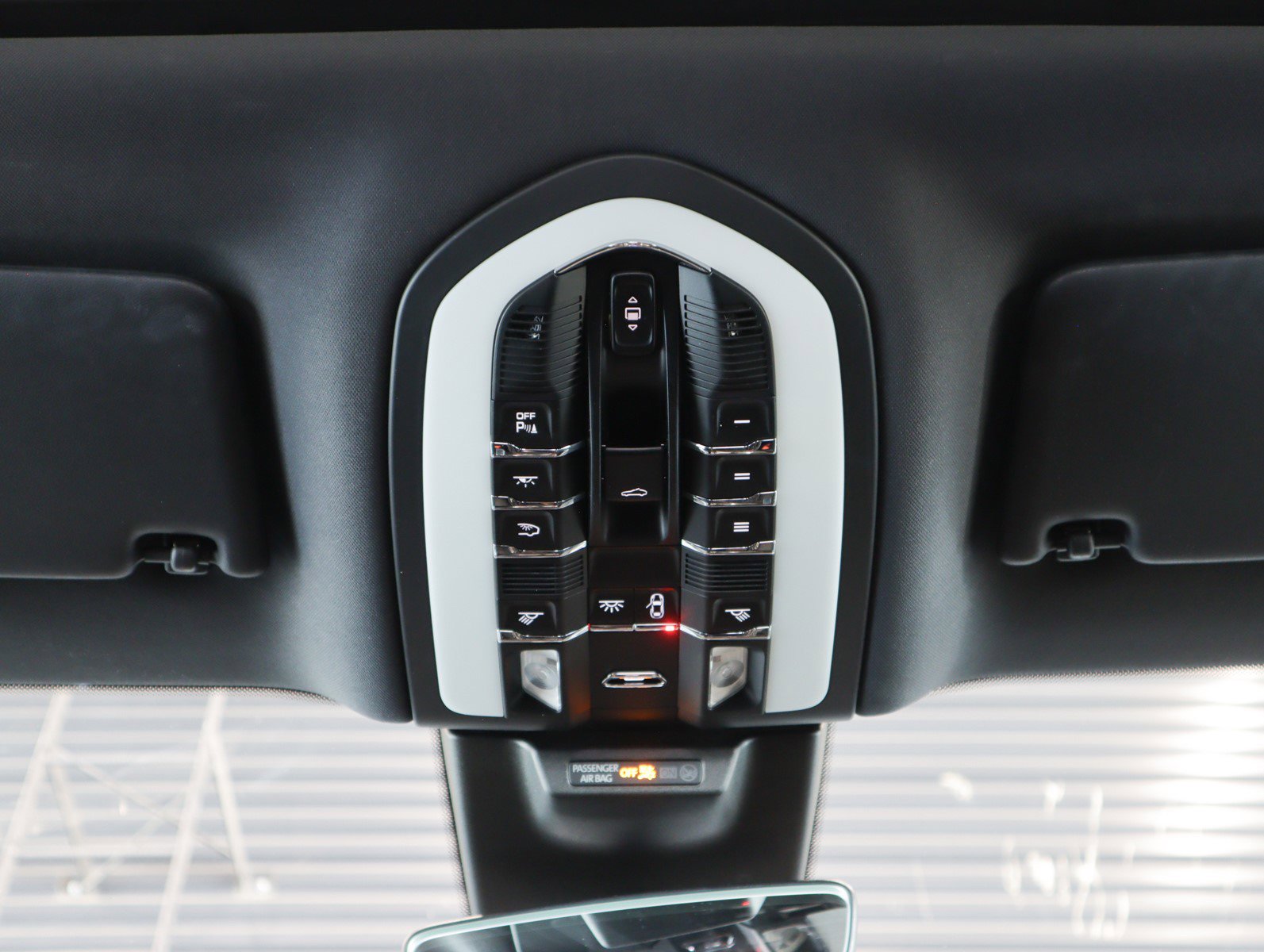 Used 2020 Porsche Macan image 26