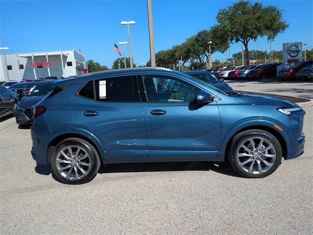 Used 2025 Buick Encore GX Avenir w/ Avenir Technology Package image 4