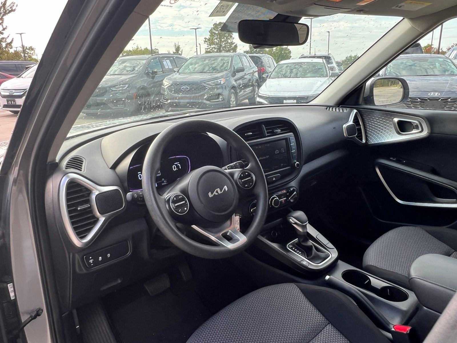 Used 2025 Kia Soul LX w/ LX Technology Package FWD image 19