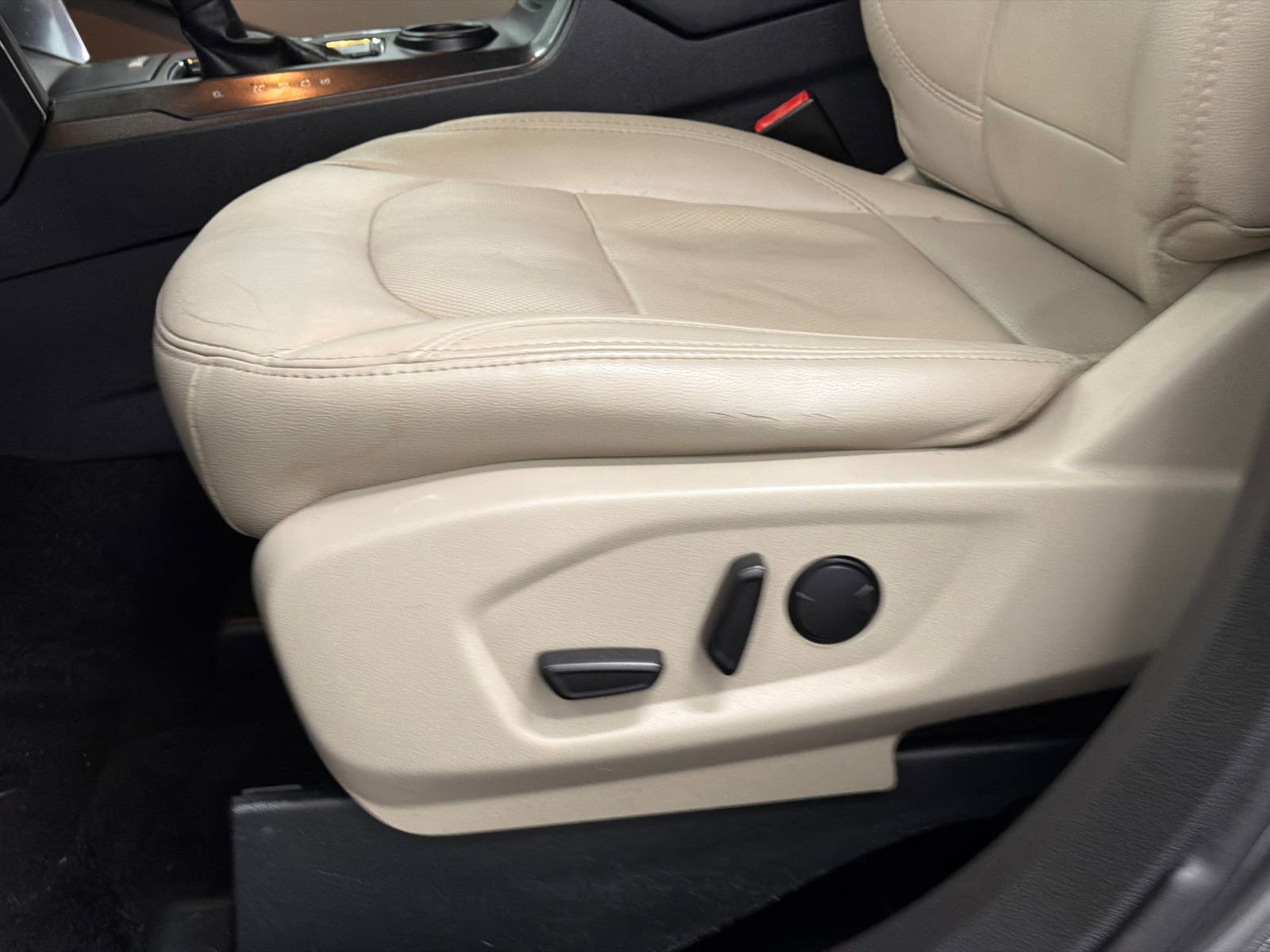 Used 2019 Ford Explorer Limited w/ Class III Trailer Tow Package FWD image 16