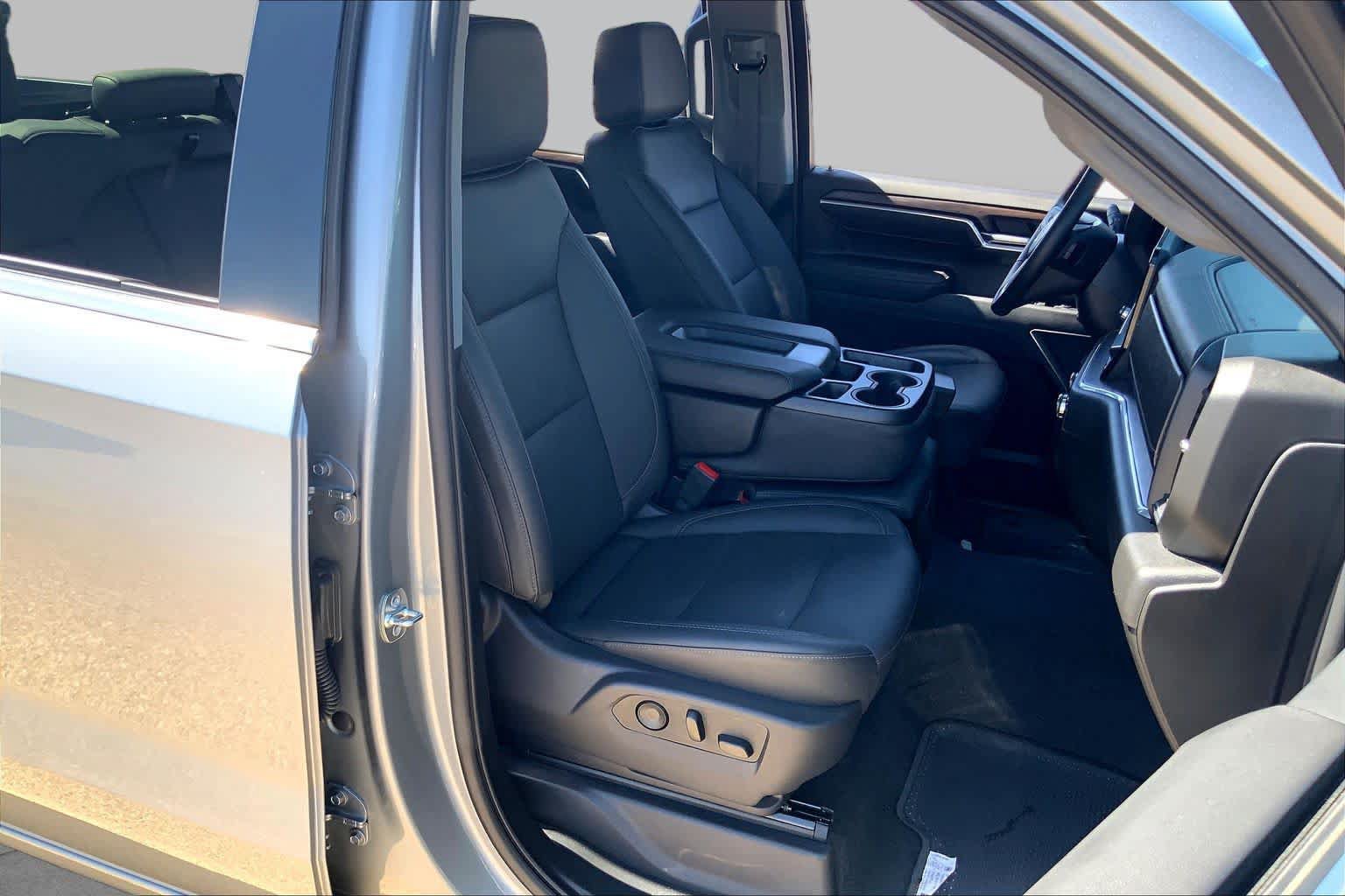 Used 2026 GMC Sierra 1500 SLT AWD/4WD image 8