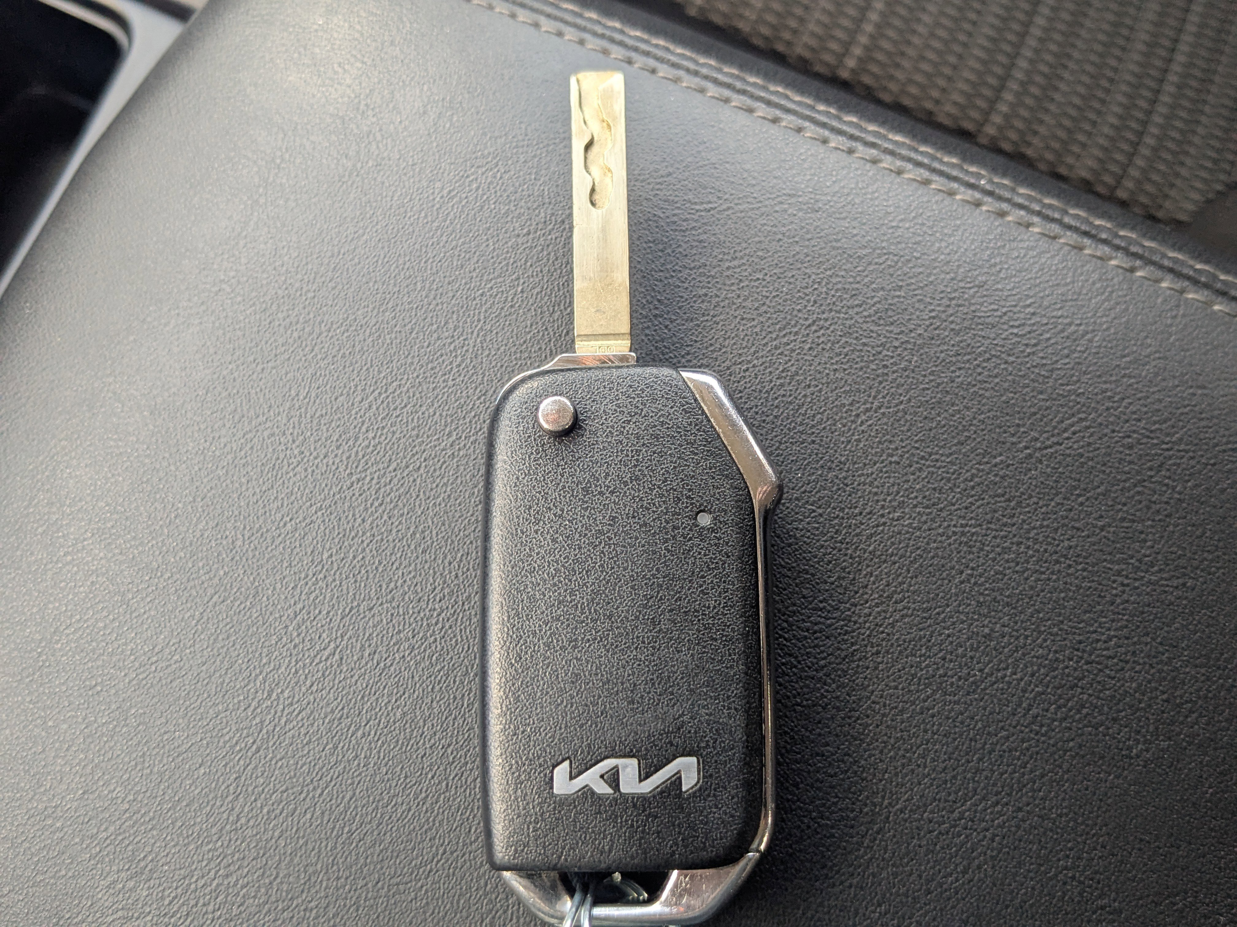 Used 2022 Kia Sorento LX image 36