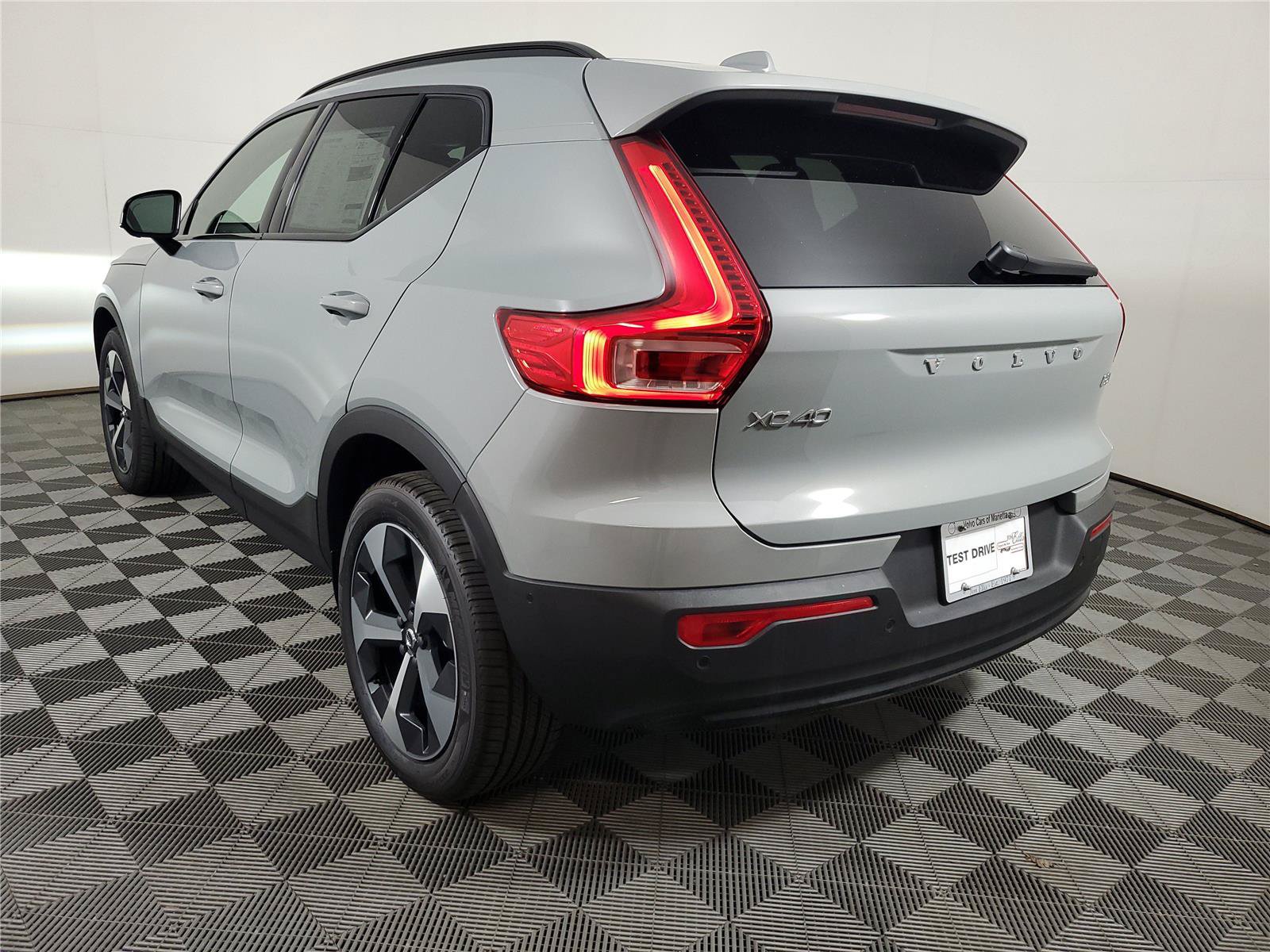 New 2026 Volvo XC40 B5 Plus w/ Protection Package Premier AWD/4WD image 4