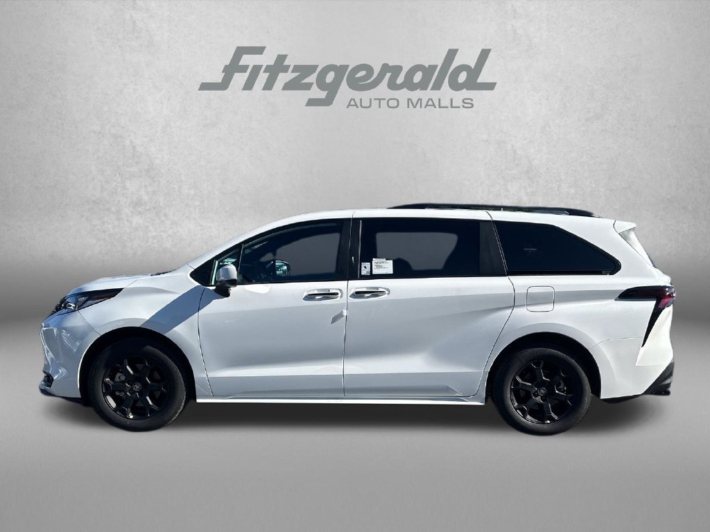 New 2026 Toyota Sienna XLE Woodland Edition AWD/4WD image 5