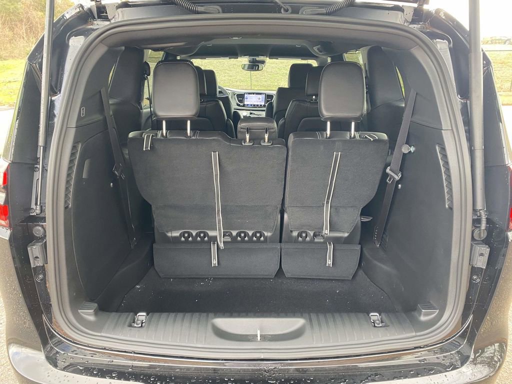 New 2026 Chrysler Pacifica Select image 33