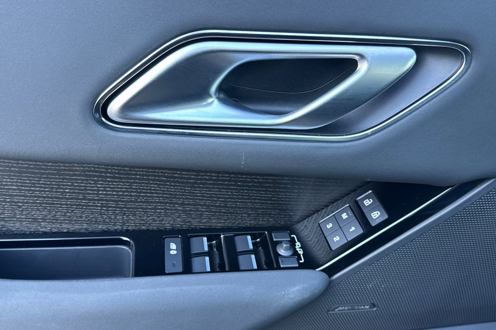 Certified 2025 Land Rover Range Rover Velar Dynamic SE image 10