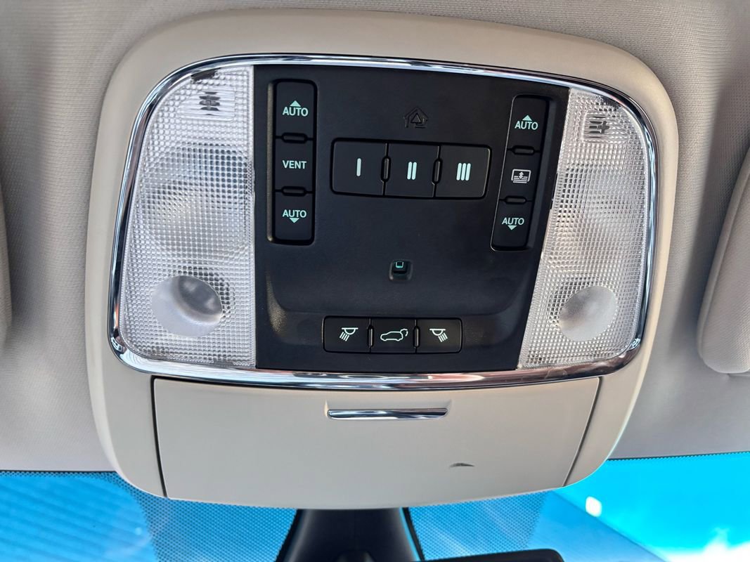 Used 2012 Jeep Grand Cherokee Overland image 22