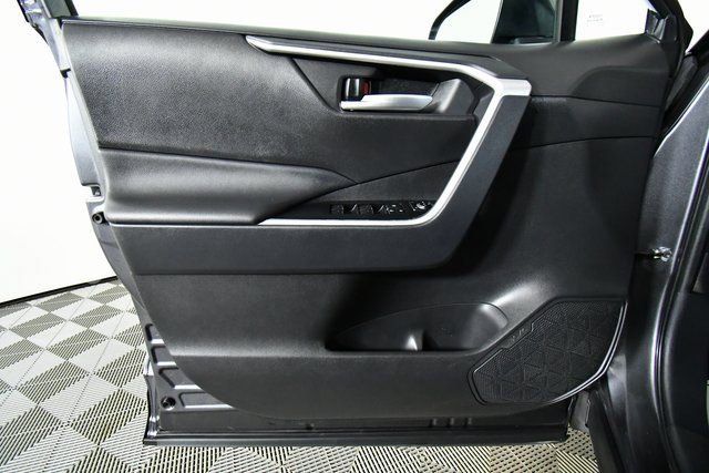 Used 2025 Toyota RAV4 XLE image 21
