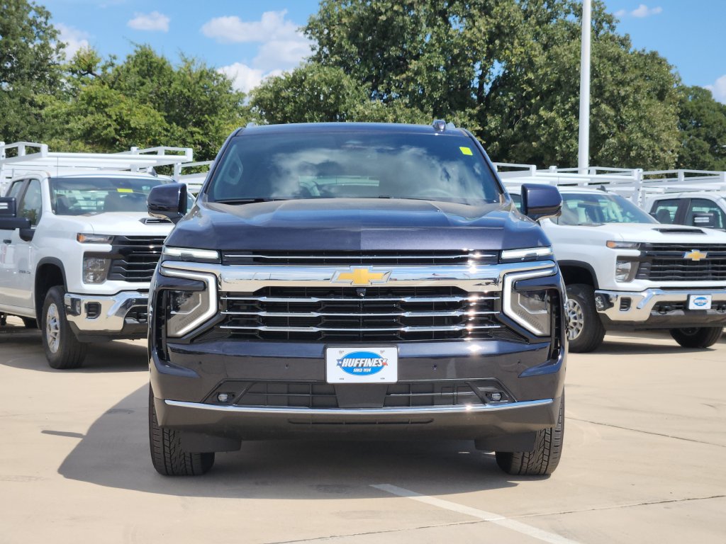 Used 2026 Chevrolet Suburban LT w/ Comfort Package RWD image 2