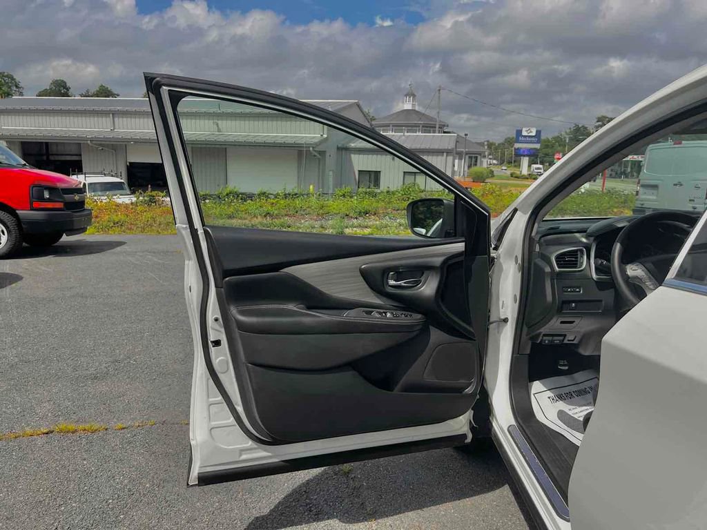 Used 2018 Nissan Murano S image 11