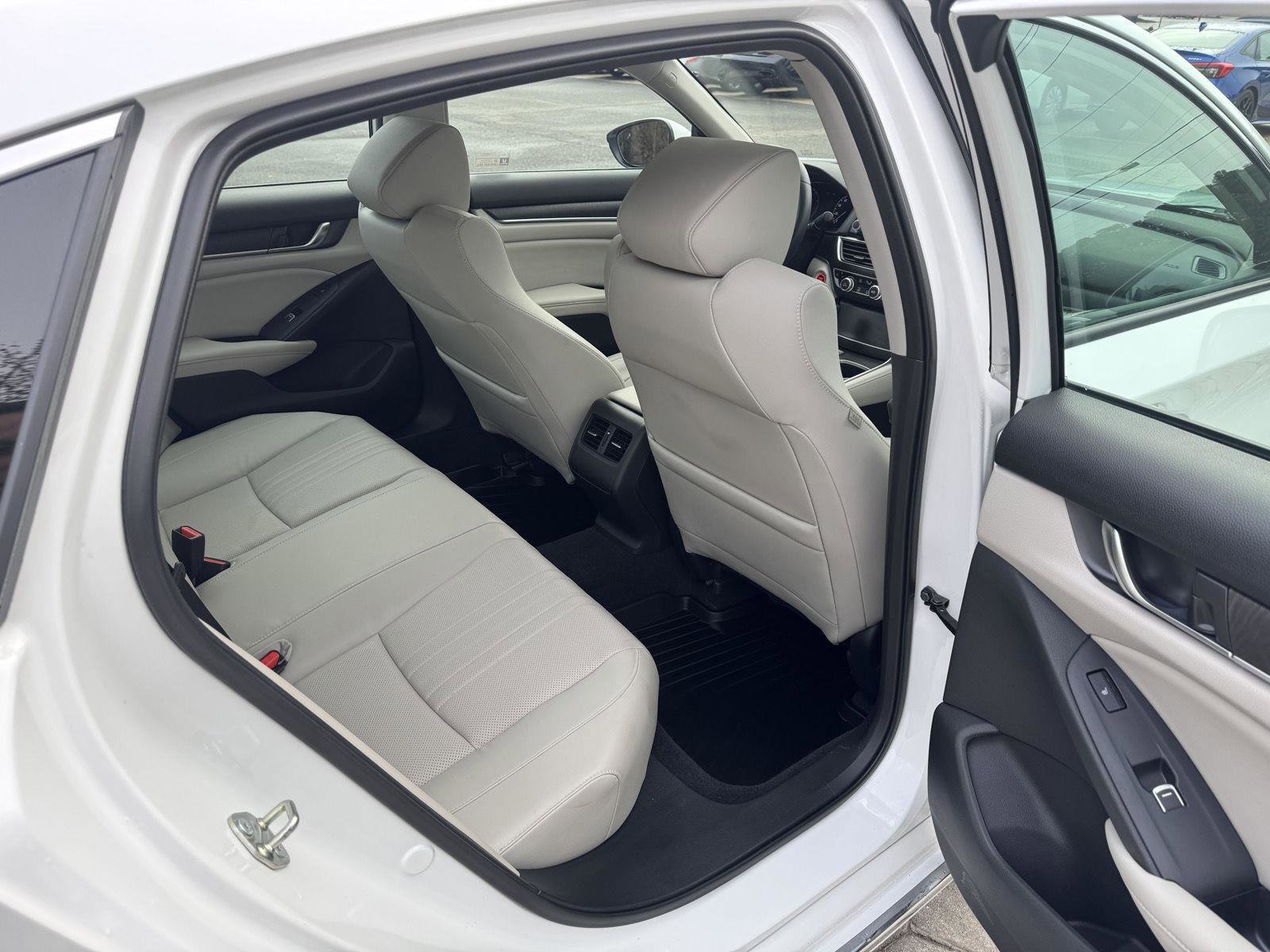 Used 2018 Honda Accord Touring image 14