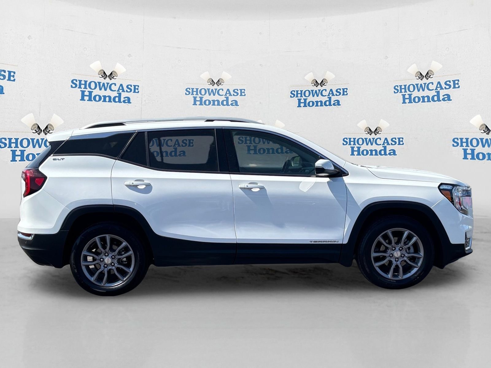 Used 2023 GMC Terrain SLT image 9