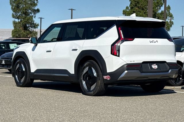 Certified 2024 Kia EV9 Light Long Range RWD image 8