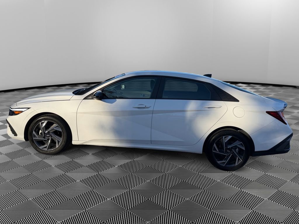 Certified 2025 Hyundai Elantra Sport image 4
