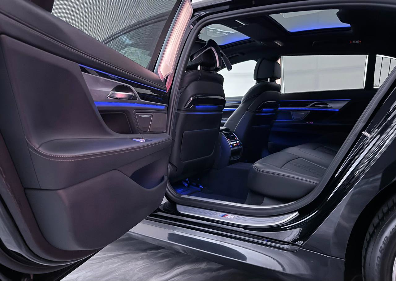 Used 2018 BMW 740e xDrive AWD/4WD image 24