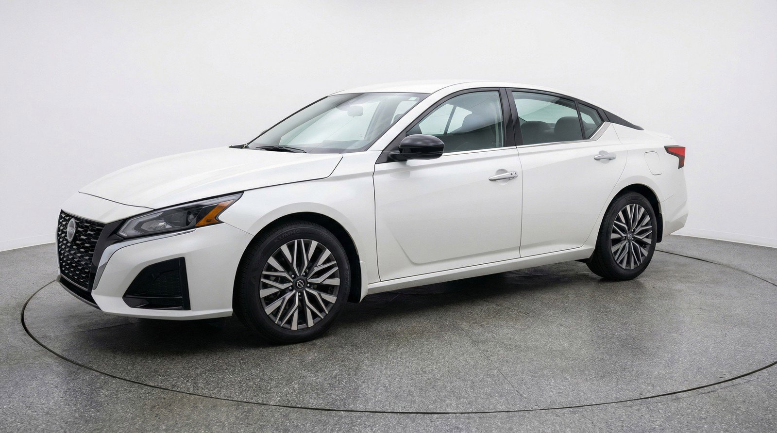 Used 2025 Nissan Altima 2.5 SV FWD image 3