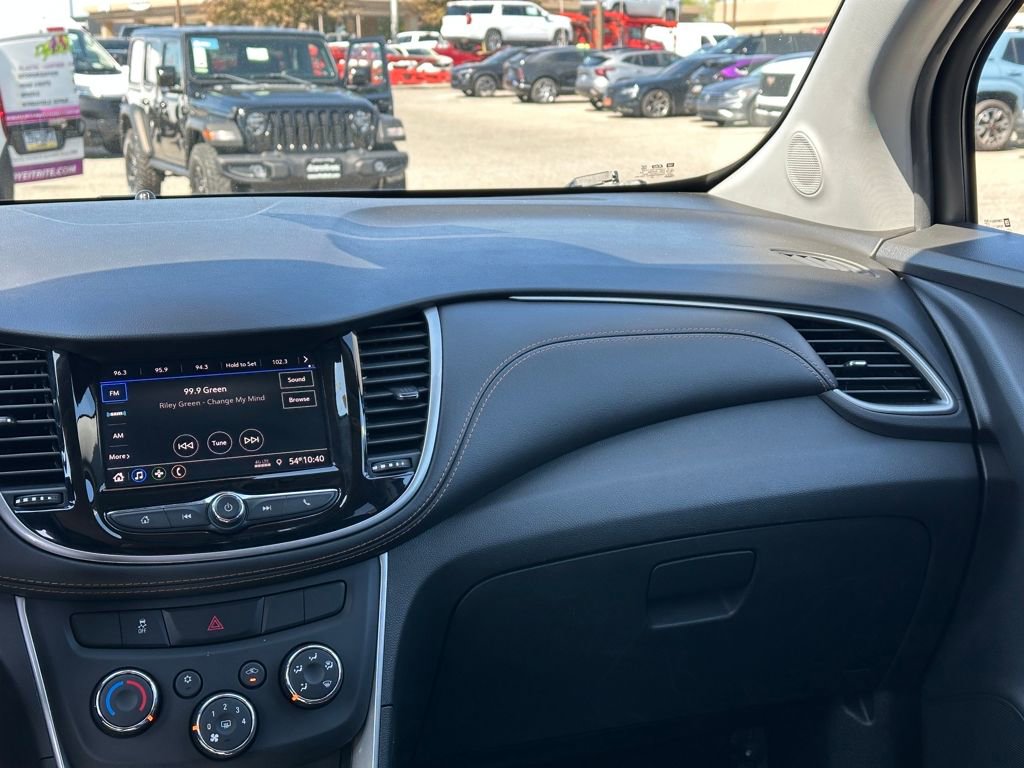 Certified 2022 Chevrolet Trax LT w/ LT Convenience Package AWD/4WD image 13