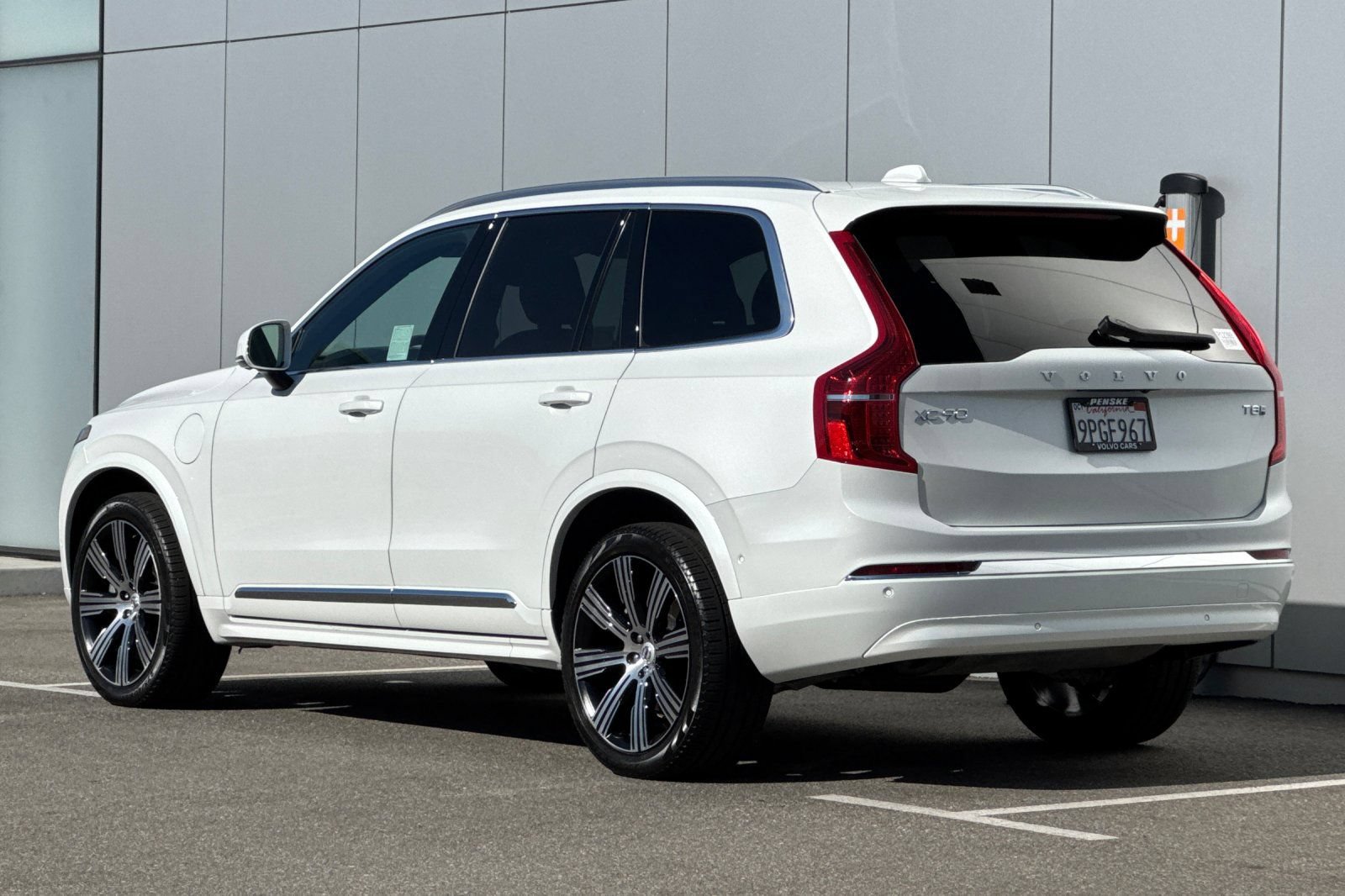 Used 2025 Volvo XC90 T8 Ultra w/ Protection Package Premier AWD/4WD image 3