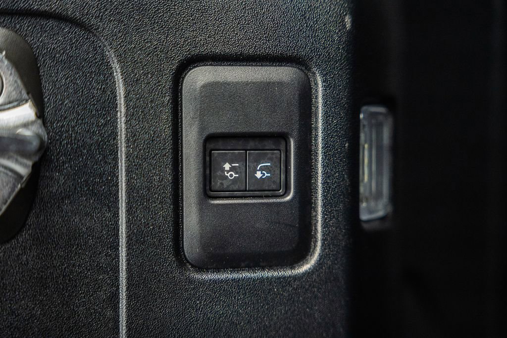 Used 2022 Land Rover Defender 110 X-Dynamic HSE AWD/4WD image 10