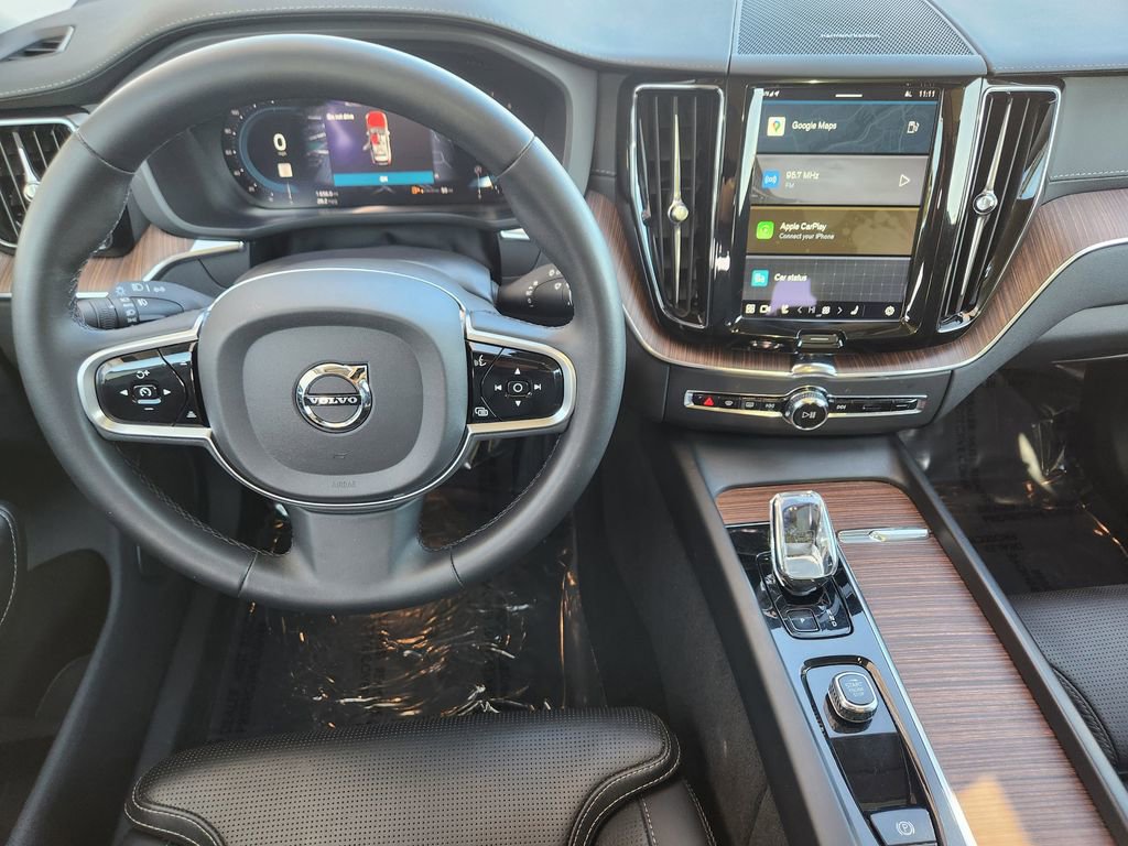 Used 2023 Volvo XC60 B5 Ultimate w/ Climate Package image 2