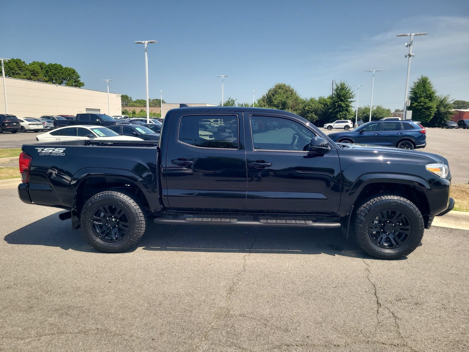 Used 2022 Toyota Tacoma SR AWD/4WD image 2