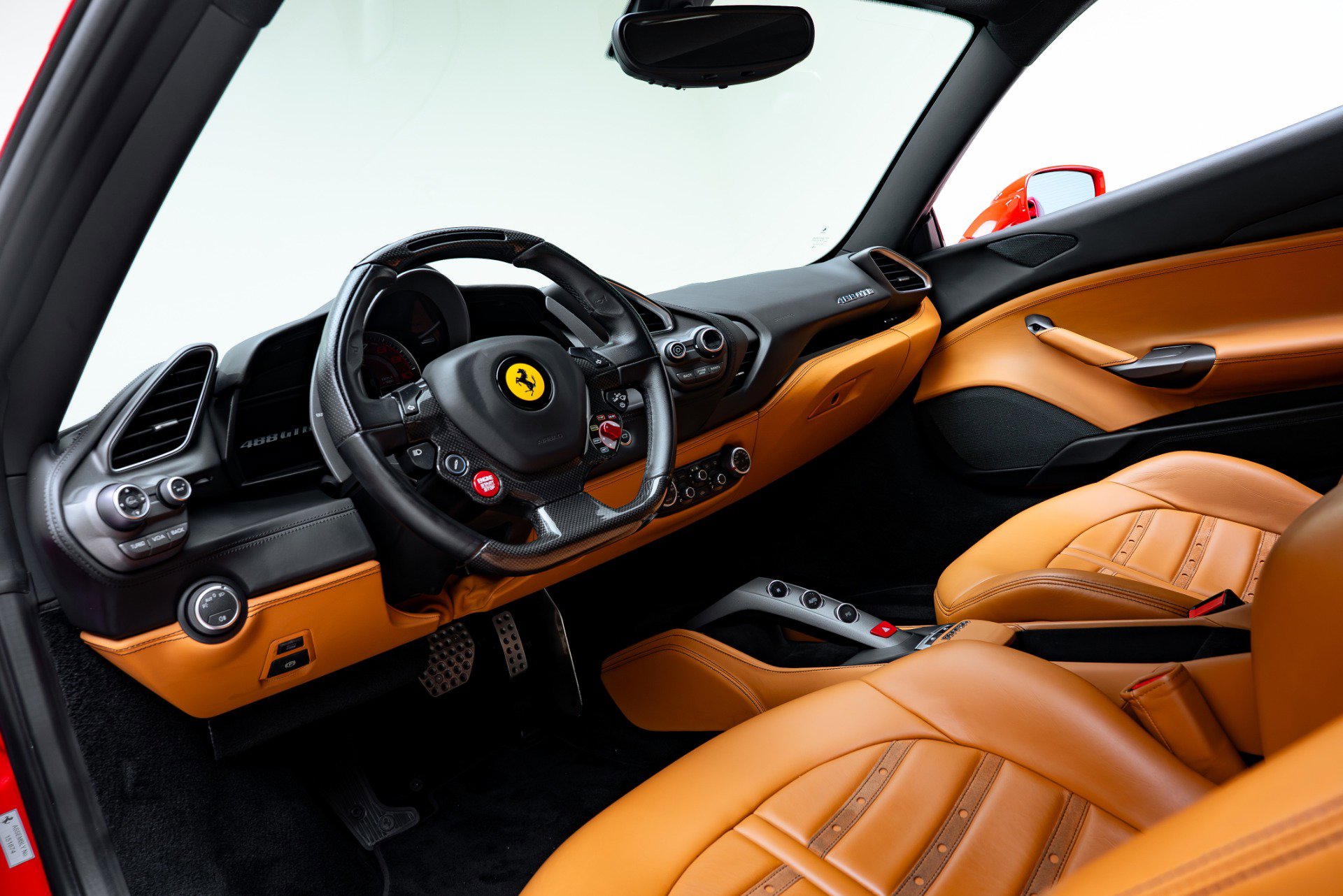 Used 2018 Ferrari 488 GTB image 1