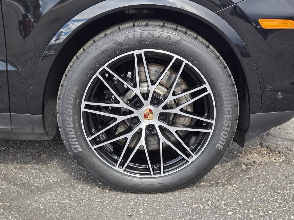 Used 2025 Porsche Cayenne S AWD/4WD image 11