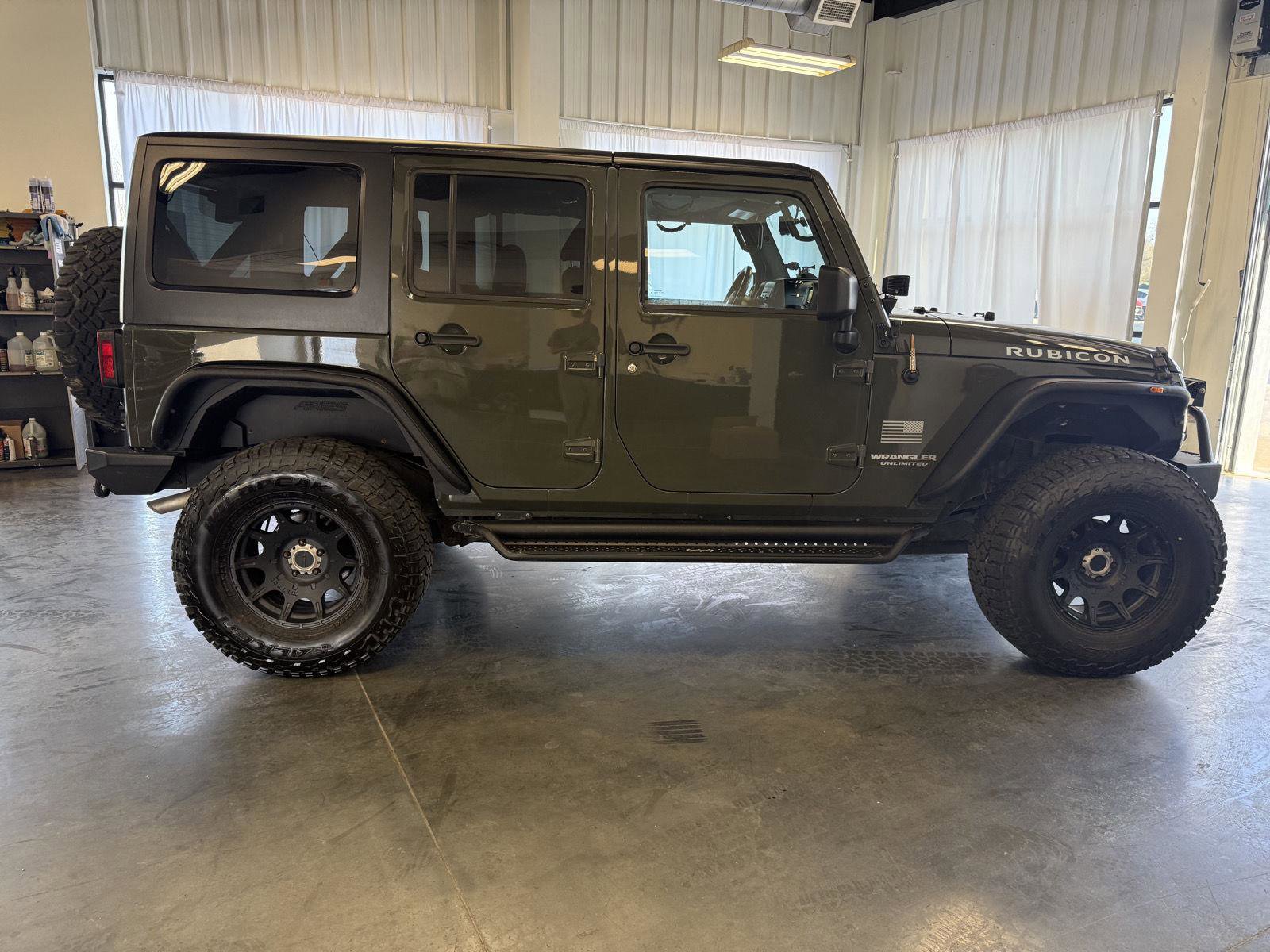 Used 2015 Jeep Wrangler Unlimited Rubicon w/ Connectivity Group image 6