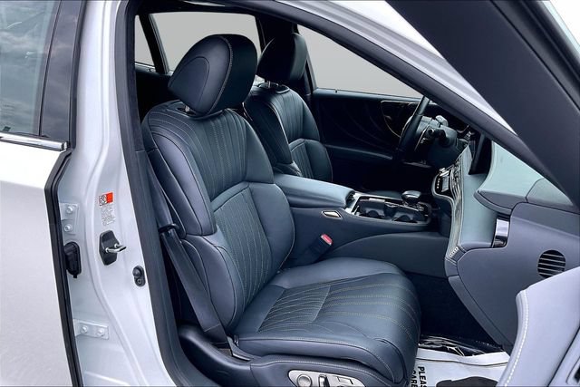 Used 2023 Lexus LS 500 AWD w/ Luxury Package image 32
