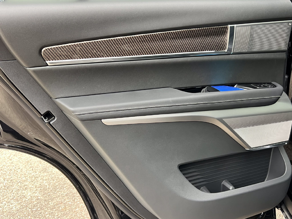 New 2027 Cadillac Vistiq Sport w/ LPO, Floor Liner Package AWD/4WD image 32