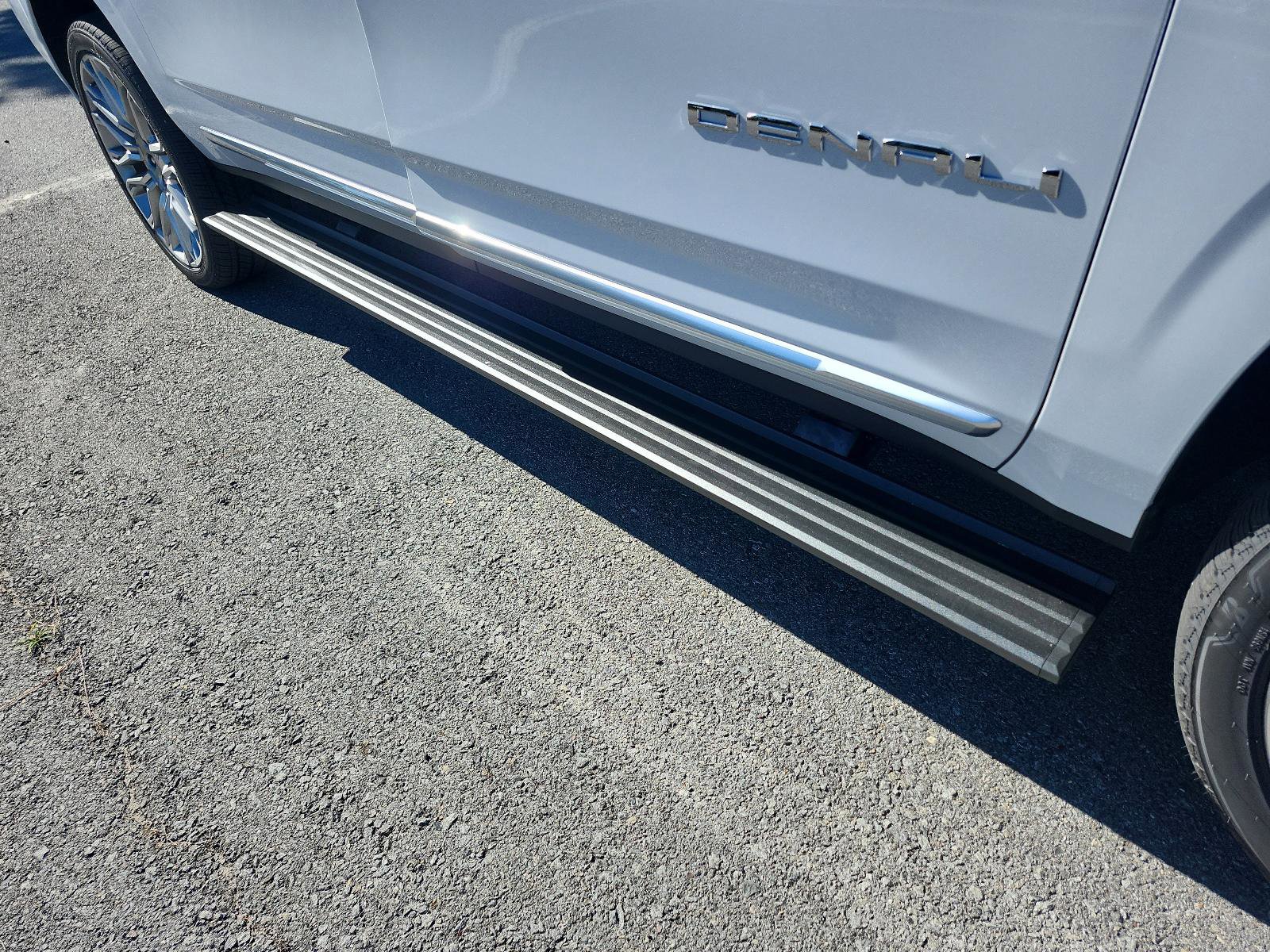 New 2026 GMC Yukon XL Denali w/ Denali Reserve Package image 12