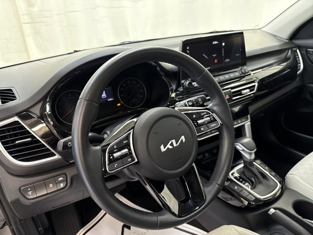 Used 2023 Kia Seltos EX image 27