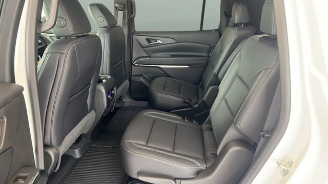 New 2027 Chevrolet Traverse LT w/ Sun and Wheel Package FWD image 17