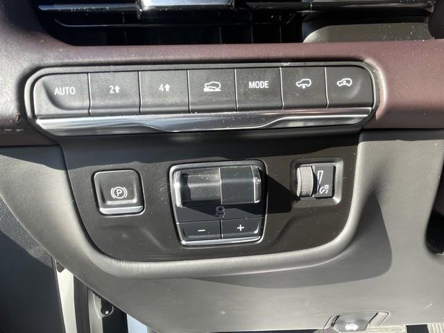 Used 2022 Cadillac Escalade ESV Sport Platinum w/ LPO, ONYX Package image 16