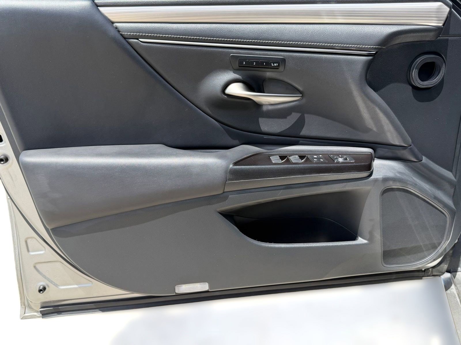 Used 2019 Lexus ES 350 F Sport w/ Accessory Package FWD image 21