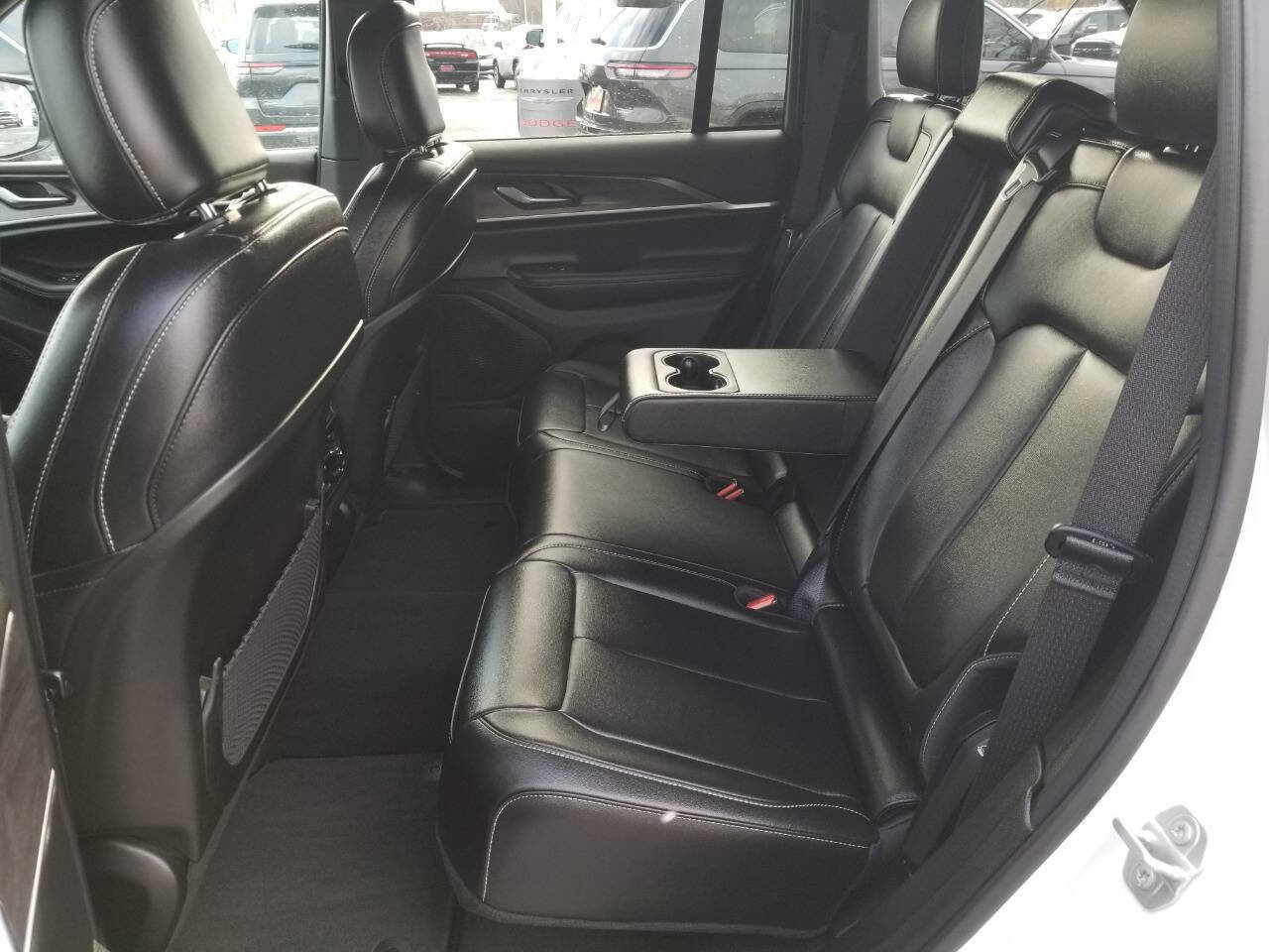 Certified 2024 Jeep Grand Cherokee Limited image 11