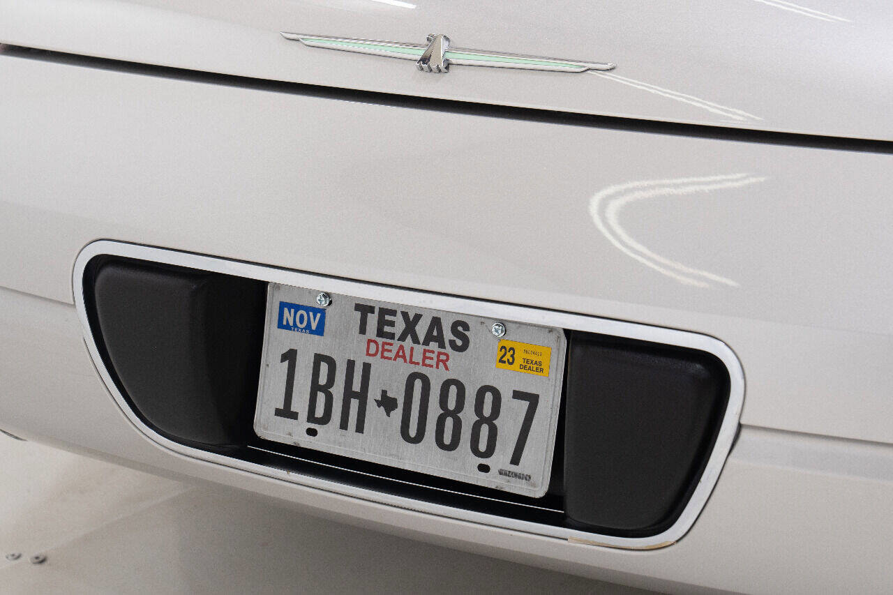 Used 2005 Ford Thunderbird Deluxe image 39