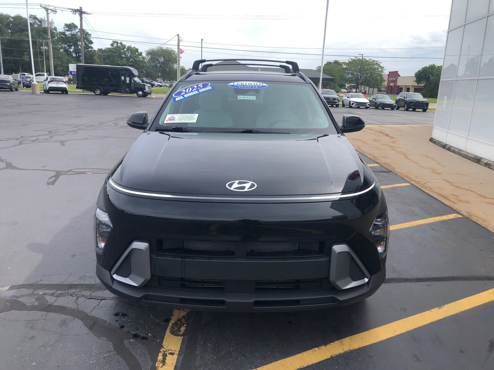 Certified 2025 Hyundai Kona SEL AWD/4WD image 2