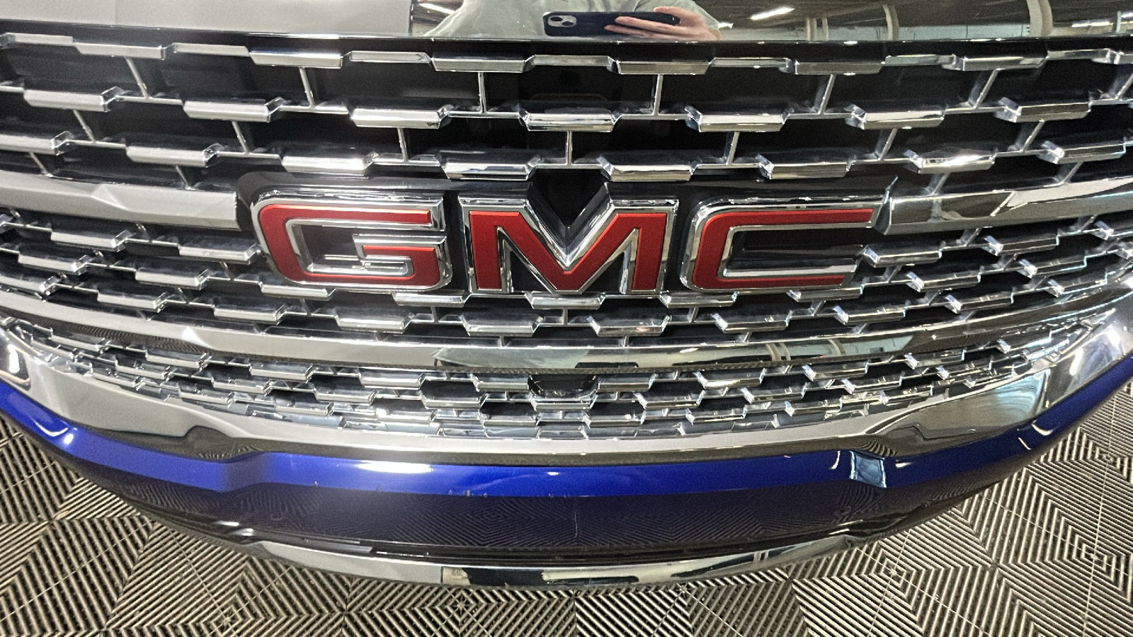 Used 2023 GMC Acadia Denali w/ Denali Technology Package AWD/4WD image 10