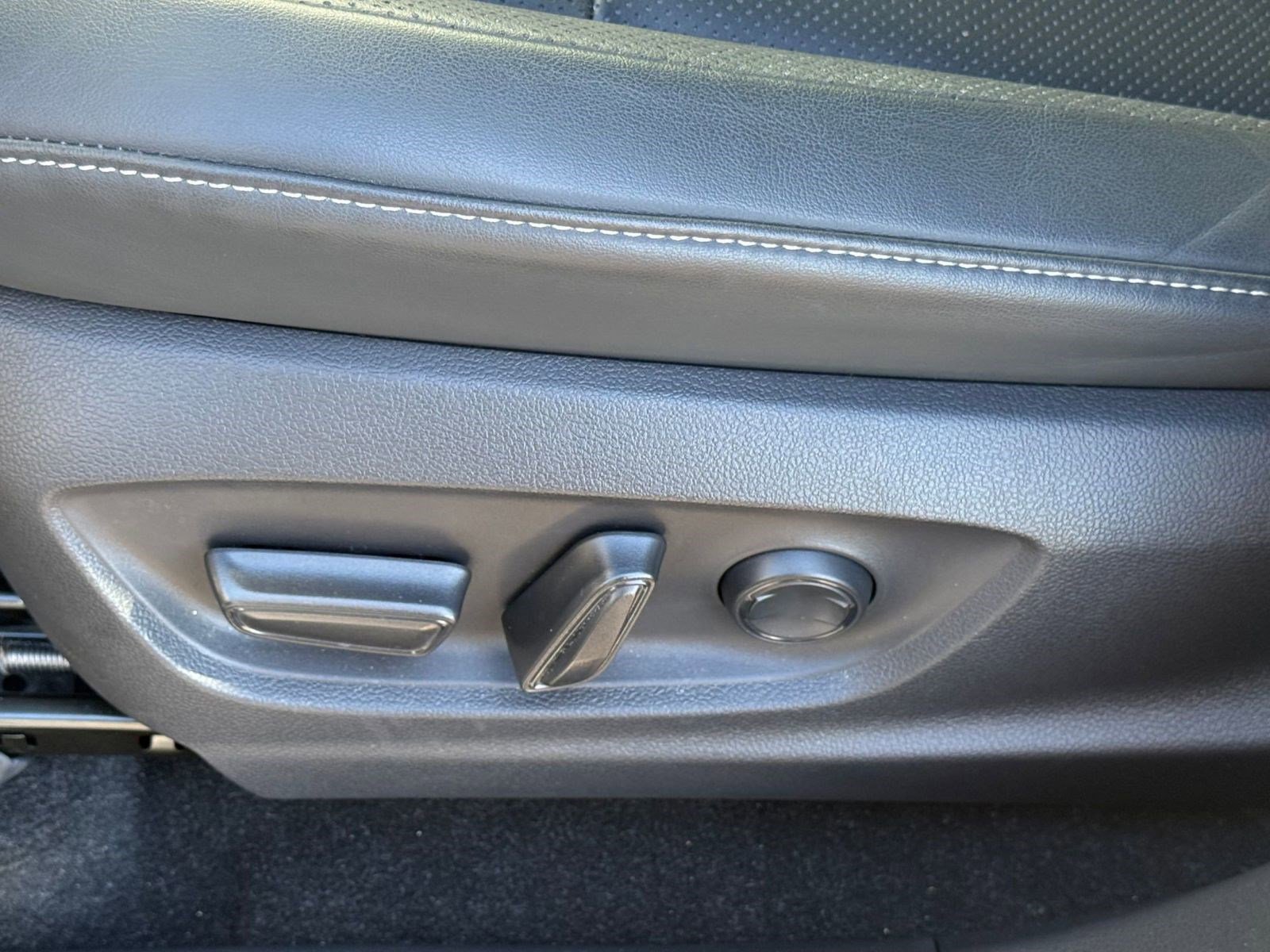 Used 2025 Toyota Crown Signia image 14