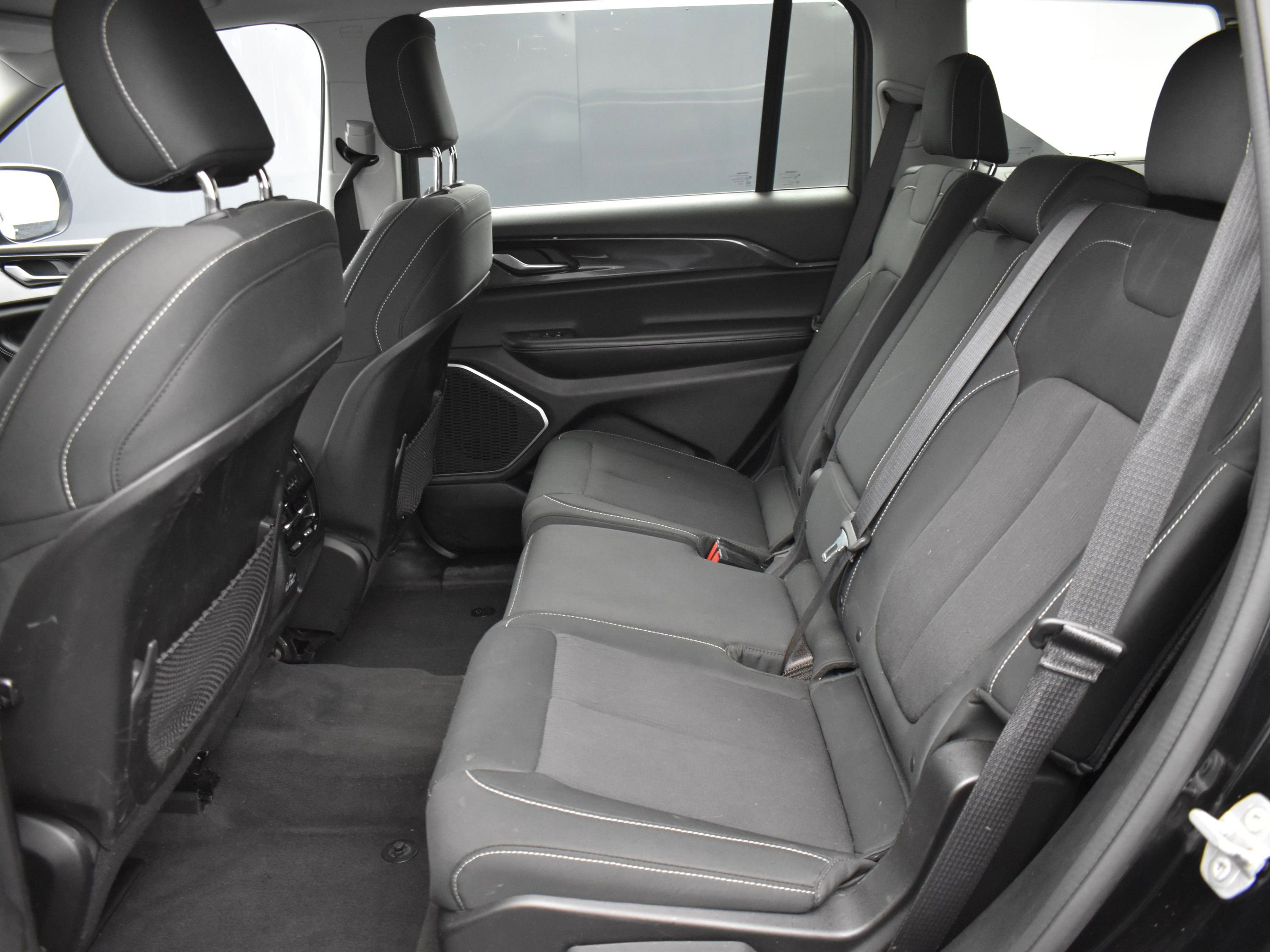 Used 2022 Jeep Grand Cherokee L Laredo w/ Luxury Tech Group I image 17