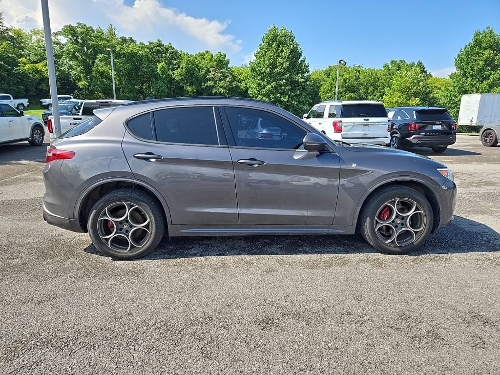 Used 2022 Alfa Romeo Stelvio Ti AWD/4WD image 8