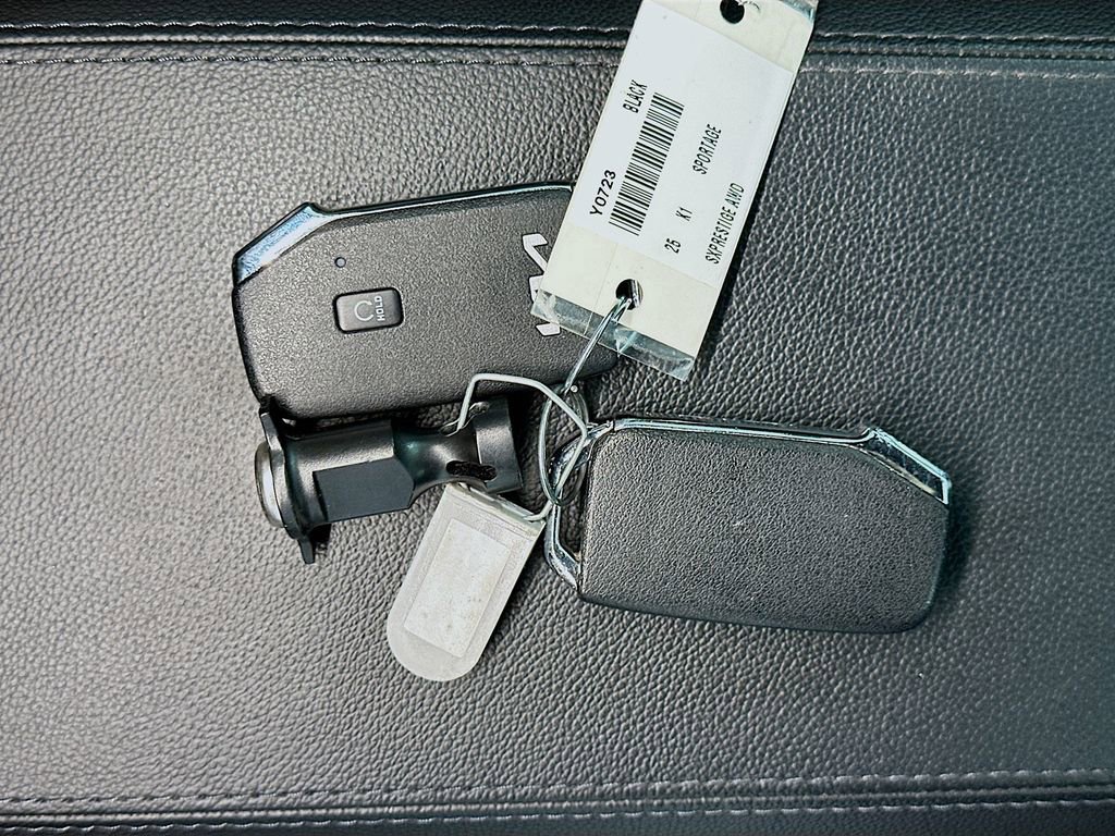 Used 2025 Kia Sportage SX image 34